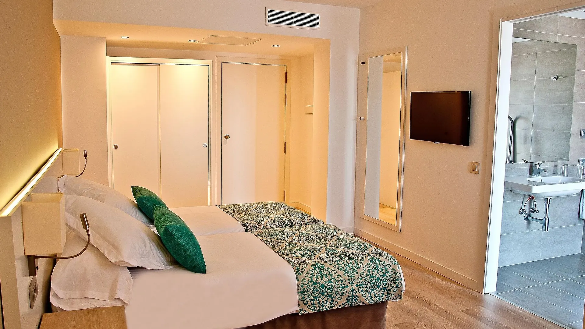 Bq Delfin Azul Hotel Port de Alcudia  Spain